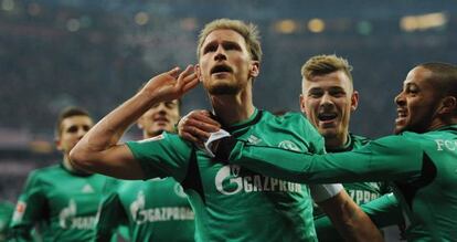 Benedikt Höwedes celebra el gol del empate.