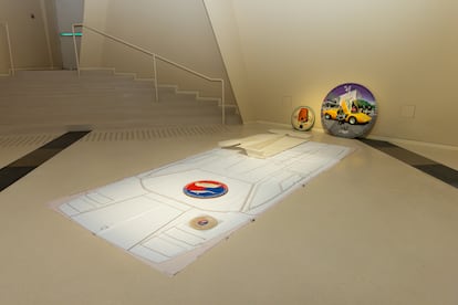La exposición del museo de Doha rinde homenaje a Gandini a través de sus diseños, planos, prototipos y bocetos.