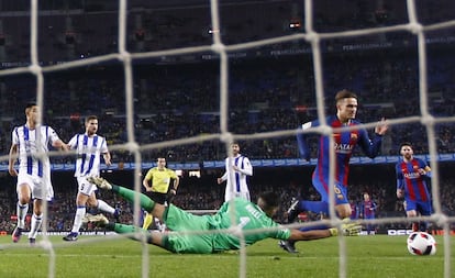 Denis Suárez marca su segundo gol ante la Real Sociedad.