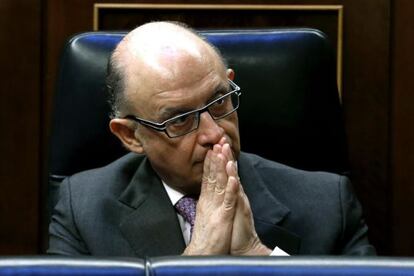 El ministro de Hacienda, Cristobal Montoro, en el Congreso.