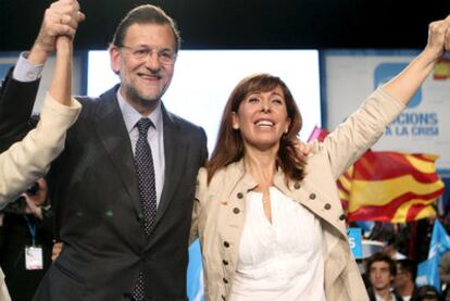 Rajoy y Sánchez-Camacho, ayer en un mitin en l&#39;Hospitalet.