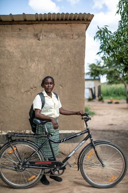 A Hildah, de Zambia y con 21 años, la casaron con 14 años. Tiene dos hijos, uno de cinco y otro de un año. Una de cada cinco mujeres jóvenes de 20 a 24 años en el mundo se casó antes de cumplir 18 años, mientras que los hombres fueron uno de cada 30, según cifras de Unicef.