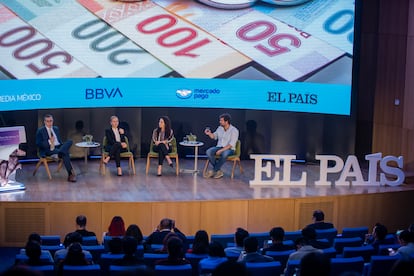 Carlos Serrano, Economista en jefe de BBVA en México, Valeria Moy, Directora General, IMCO, Irina Valassi, VP Customer Solutions Center Mastercard México, Pedro Rivas, Director General, Mercado Pago, participan en la mesa titulada “La informalidad y el manejo del efectivo” en el marco del  “foro no money” organizado por BBVA y EL PAÍS en Ciudad de México el día 19 de octubre de 2023. Año con año el foro tiene lugar en la capital mexicana para tratar los temas de actualidad financiera y seguridad digital. 



