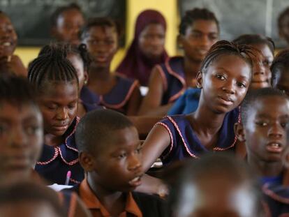 Estudiantes de la Escuela Primaria de Aberdeen, en Freetown (Sierra Leona).