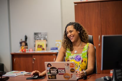 Anielle Franco trabaja en su despacho en Brasilia. 