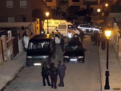 Calle de Benavides de Órbigo, en San Martín de Valdeiglesias, donde la Guardia Civil encontró los cadáveres de un hombre y dos niños.