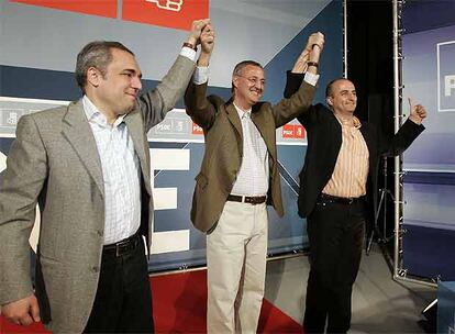 Rafael Simancas, Jesús Caldera y Miguel Sebastián, durante un acto en Orcasitas.