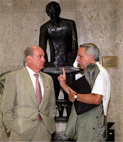 Luis Mardones, izquierda, y José Carlos Mauricio ayer en el Congreso.