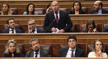 Miguel Tellado (centro), durante su intervención en el Congreso de los Diputados el 16 de noviembre.