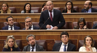 Miguel Tellado (centro), durante su intervención en el Congreso de los Diputados el 16 de noviembre. 