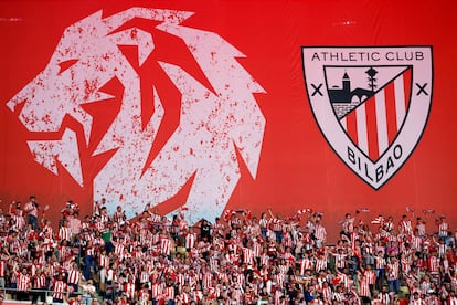 Aficionados del Athletic de Bilbao durante la final de la Copa del Rey.