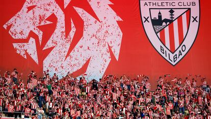 Aficionados del Athletic de Bilbao durante la final de la Copa del Rey.