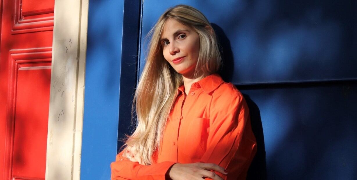 La autora argentina Paula Klein gana el Premio Lumen de Novela con una historia de mentiras y amor entre periodistas