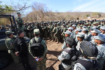 Ricardo Trevilla Trejo and Omar García Harfuch during an operation in the municipalities of Culiacán and Cosalá, Sinaloa, February 14.