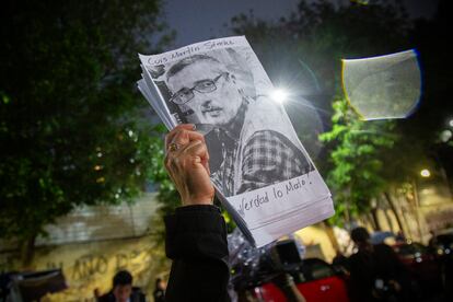 Una fotografía de Luis Martín Sánchez en la protesta frente a la secretaría de Gobernación, en Ciudad de México, el 10 de julio.