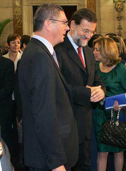 El alcalde de Madrid, Alberto Ruiz-Gallardón, y el líder del PP, Mariano Rajoy.