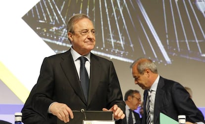 Florentino Pérez, presidente de ACS. Detrás de él, Marcelino Fernández Verdes, consejero delegado del grupo.