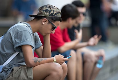 prohibición de celulares en escuelas de Brasil