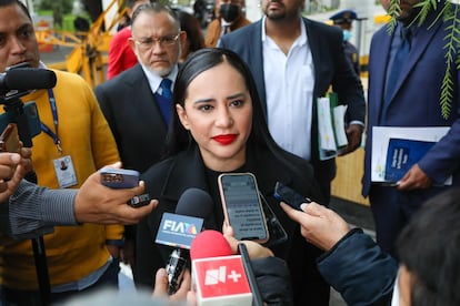La alcaldesa sale de una audiencia en los juzgados del Reclusorio Norte, en octubre de 2022.