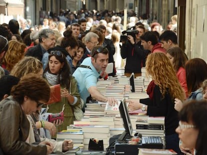 Imagen de archivo de una jornada de Sant Jordi en Lleida.