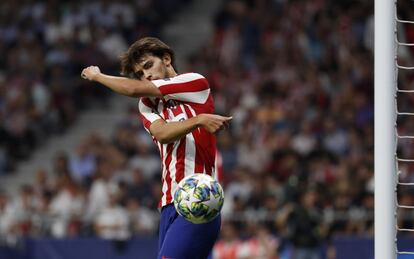 Joao Félix se lamenta tras el primer gol.