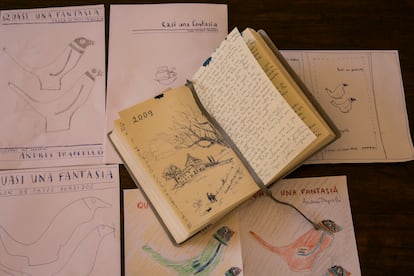 Cuaderno manuscrito y bocetos para la cubierta de 'Quasi una fantasía', el nuevo tomo de los diarios de Andrés Trapiello.