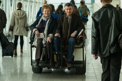 Judi Dench y Steve Coogan, en un fotograma de 'Philomena'.