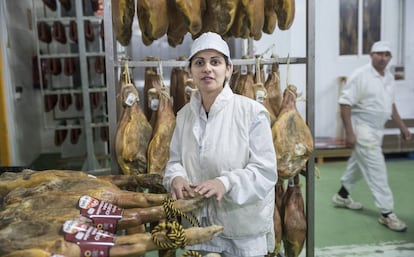 Desislava Tsvetanova, trabajadora de la fabrica de embutidos La Hoguera, una empresa soriana con casi la mitad de extranjeros en su plantilla.