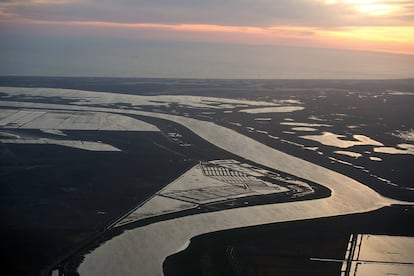 El Guadalquivir es una autopista navegable de unos 100 kilómetros desde Sanlúcar de Barrameda hasta Sevilla.