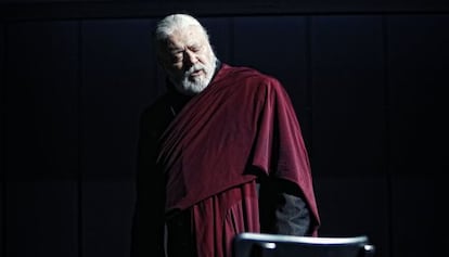Mario Gas en la interpretación del papel de Julio César en la tragedia romana de Shakespeare.