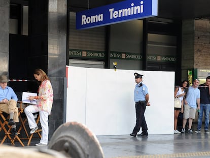 EL CINEASTA, EL 'CARABINIERE' Y LOS MIRONES