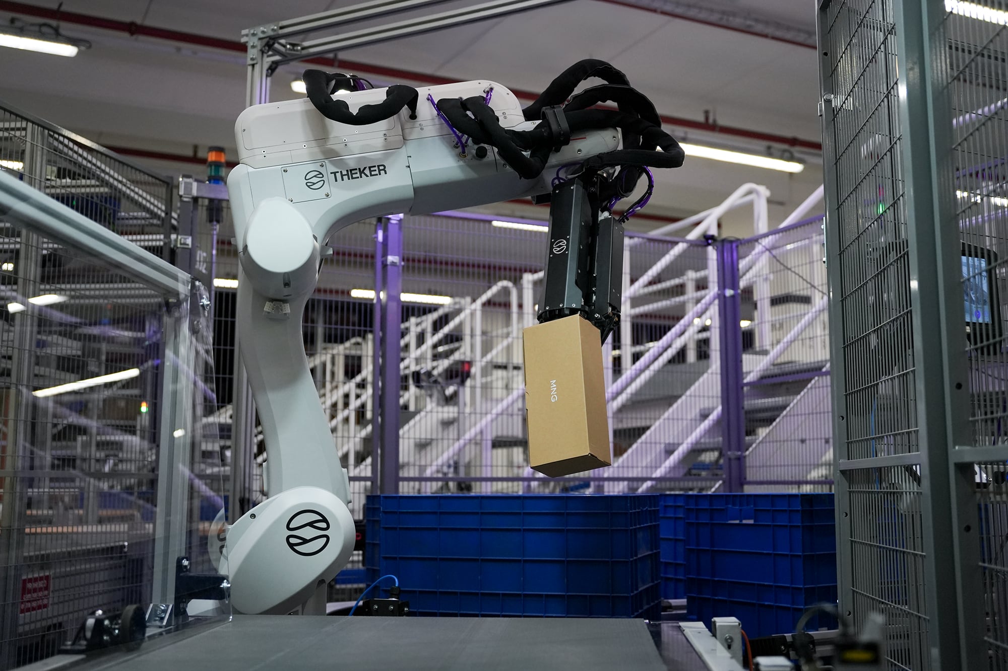 Mango incorpora los robots de Theker para sus procesos logísticos