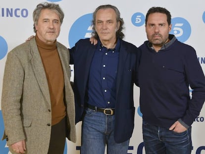 Manuel Rivas, José Coronado y Aitor Gabilondo, en la presentación de 'Vivir sin permiso'.