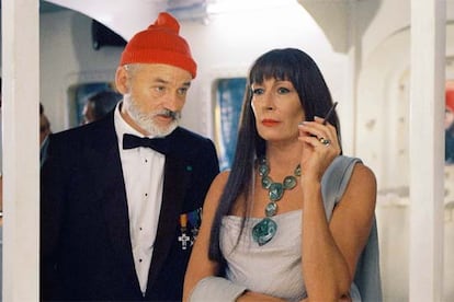 Anjelica Huston y Bill Murray, en una escena de <i>Life Aquatic</i>.