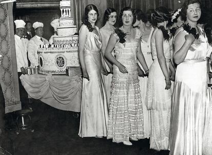 En 'Invitación al baile', su protagonista, Olivia Curtis, asiste por primera vez a una fiesta de la alta sociedad británica.