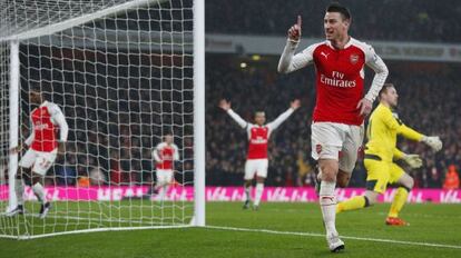 Koscielny celebra el gol del Arsenal.