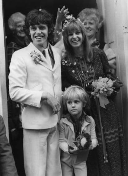 Donovan y Linda Lawrence con su hijo Julian en 1970. La pareja todavía sigue junta hoy.