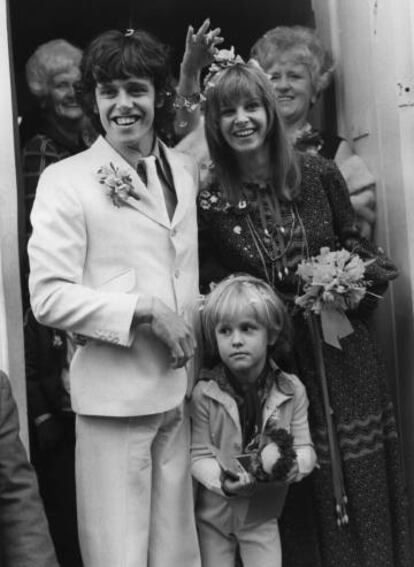 Donovan y Linda Lawrence con su hijo Julian en 1970. La pareja todavía sigue junta hoy.