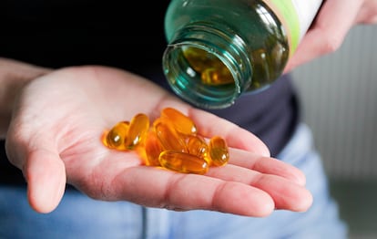 Un tarro de píldoras de vitamina D.