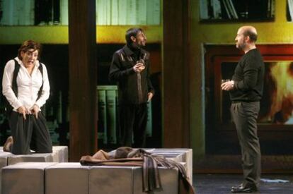 Arantxa Aranguren, Juan Codina y Javier Cámara en <i>La realidad,</i> de Tom Stoppard.