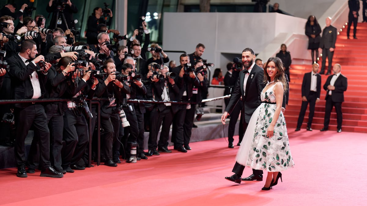 Parejas de famosos que hicieron pública su relación en la alfombra roja: Benzemá y Khoudri en Cannes o Gerber y Pullman en Venecia