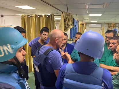 Un equipo de evaluación humanitaria dirigido por la Organización Mundial de la Salud (OMS) visita el hospital Al Shifa en Gaza.