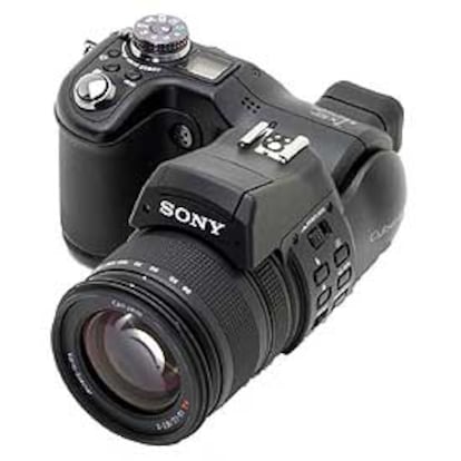 La Sony Cyber-shot DSC-F828 y el nuevo filtro de cuatro colores RGBE.