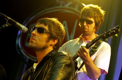 Liam y Noel Gallagher durante un concierto de Oasis en una imagen de archivo.