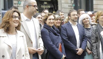 Alcaldes catalanes protestan por la suspensión de la ley antidesahucios.