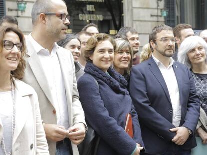 Alcaldes catalans protesten per la suspensió de la llei antidesnonaments.