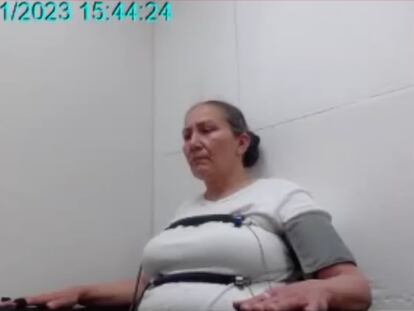 Captura de pantalla del video que muestra el interrogatorio de Marelbys Meza, entonces niñera del hijo de Laura Sarabia.