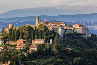 El arte de Perugino y Giotto, y pueblos tranquilos como Gubbio o Montecastello di Vibio (en la foto) invitan a acercarse a la región italiana de Umbría, menos concurrida que la vecina Toscana y asequible gracias a los vuelos de bajo coste a Perugia.