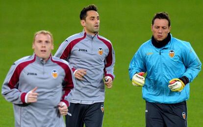 Mathieu, Jonas y Diego Alves en el entrenamiento en Par&iacute;s.