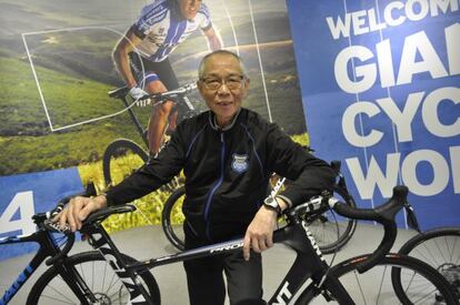 King Liu con una de sus bicis. Este ingeniero de Taichung, fundador de Giant, ha dedicado toda su vida al vehículo de dos ruedas.